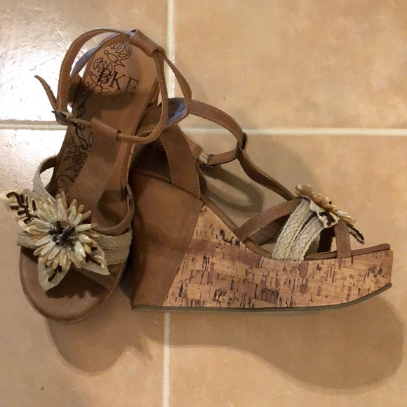 BKE Shoes - EUC BKE Wedges